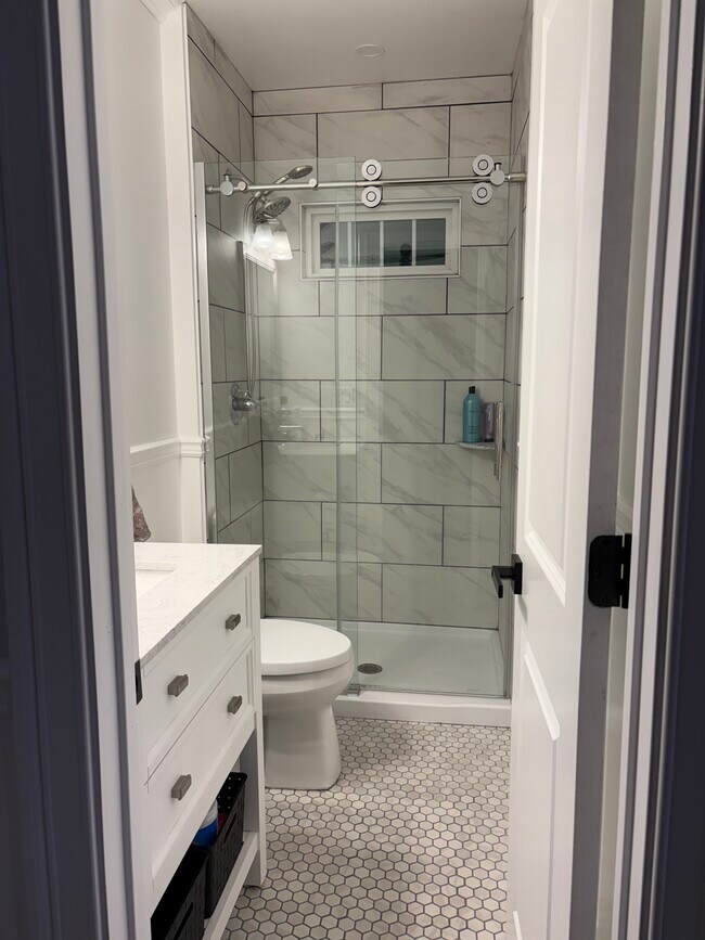 Building Photo - 724 Holmdel Rd