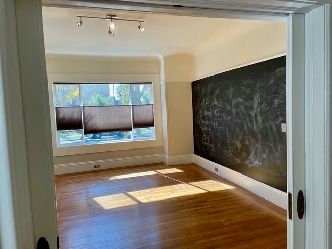 Building Photo - 482 38th St