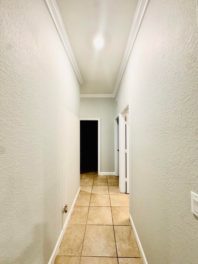 Building Photo - 1807 Berkshire Cir SW