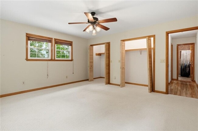 Building Photo - 946 Laurel Cir