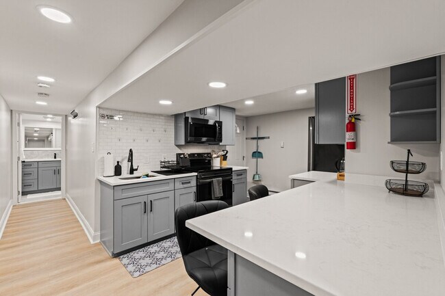 Building Photo - 651 Columbia Rd NW