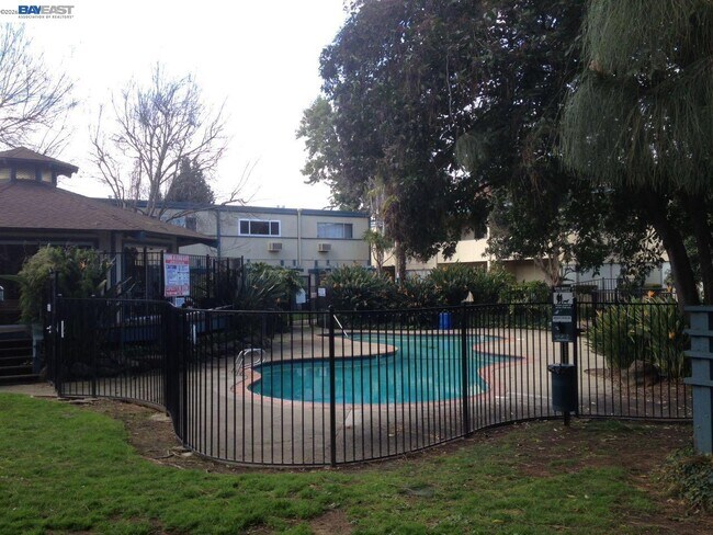 Building Photo - 1731 Ellis St