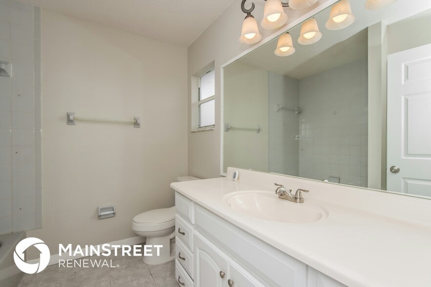 Building Photo - 874 Altona St NW