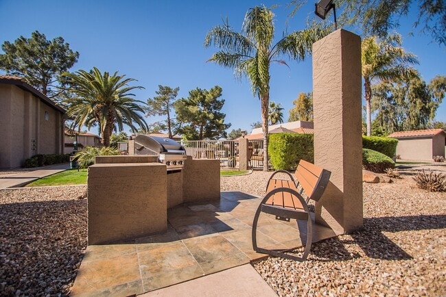 Building Photo - Spacious Two Bedroom Two Bath Condo in Tempe