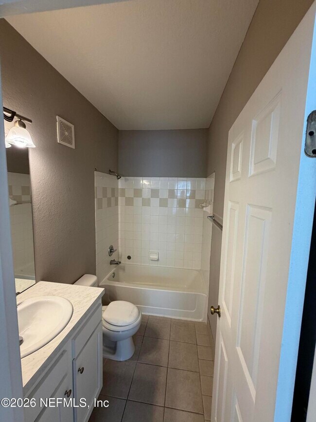Building Photo - 13810 Sutton Park Dr N