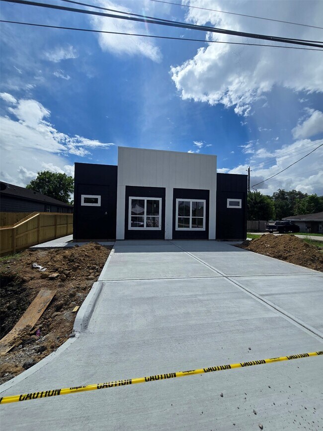 Building Photo - 7900 Bowen St