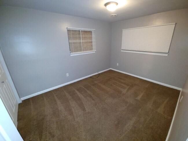 Building Photo - Cute Three Bedroom Ranch in Inkster