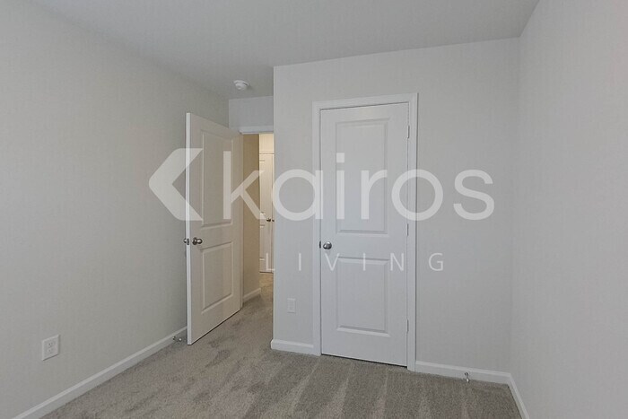 Building Photo - 2153 Banyon Cir