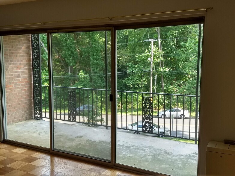 Building Photo - 3535 Chevy Chase Lake Dr