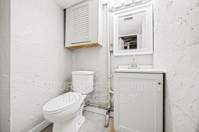 Building Photo - 4765 Hardwick Dr