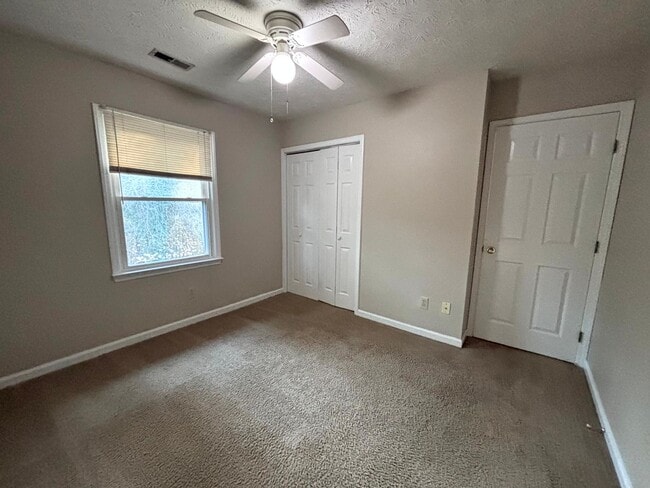 Building Photo - 1547 Londonderry Pl