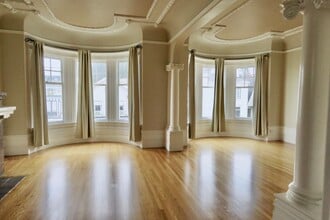 Building Photo - Huge and Beautiful Classic Top Floor Condo