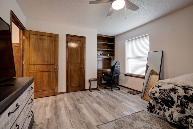 Building Photo - 1340 Bryant Cir