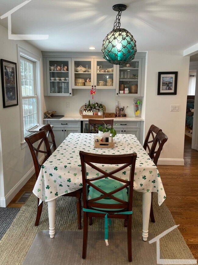 Building Photo - Large 4 bed in Newton