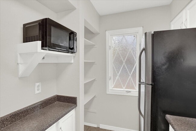 Building Photo - 2635 E Nichols Cir