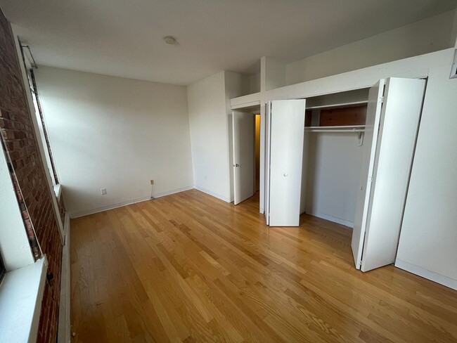 Building Photo - A one bedroom, one bath apartment located on the 5th floor of The Cairo in the heart of DuPont Ci...
