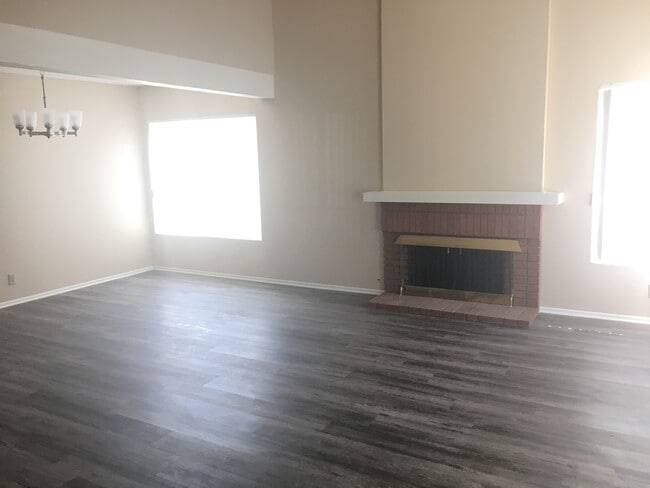 Building Photo - Stunning 5-Bedroom Home for Rent in Desirable Corona Neighborhood!