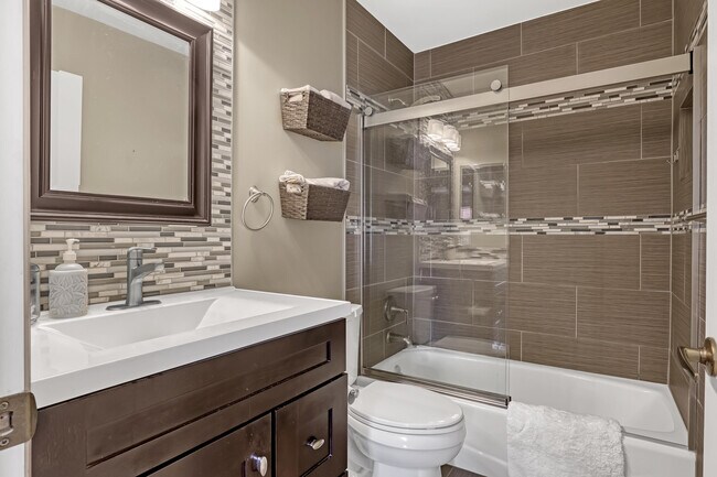Building Photo - 6074 Las Colinas Cir