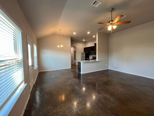 Building Photo - Luxury 3/2 Duplex in Seguin, Texas