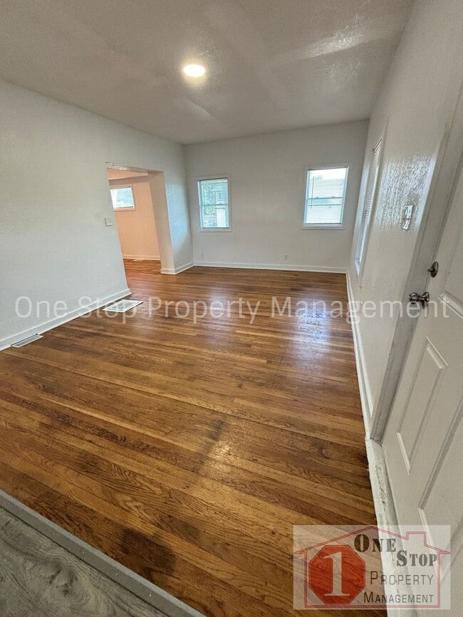 Building Photo - Beautiful 4 Bedroom 1 Bathroom Home in Kan...