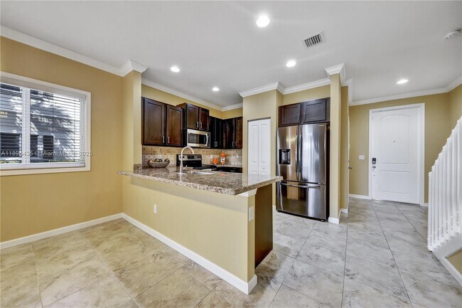 Building Photo - 346 NE 47th Pl