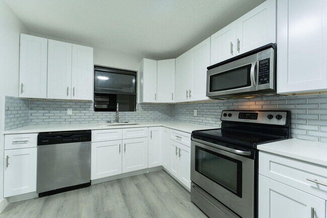Building Photo - 1181 SW Sarto Ln