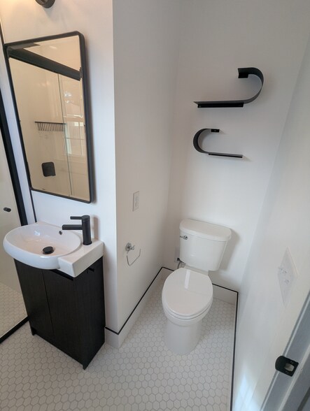 Building Photo - 5310 Lord Tennyson Dr