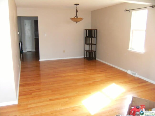 Building Photo - 174 Springhouse Rd