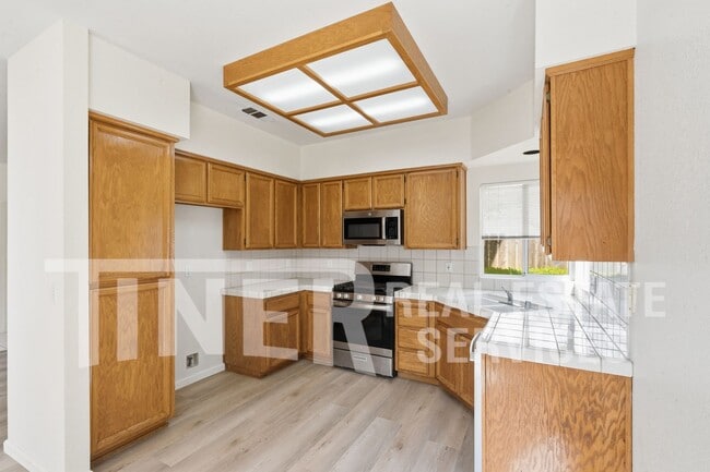 Building Photo - 6931 Romanzo Way