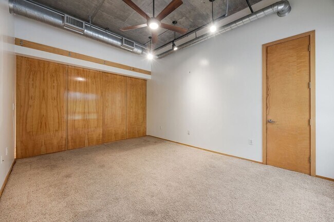 Building Photo - 505 Bastrop St