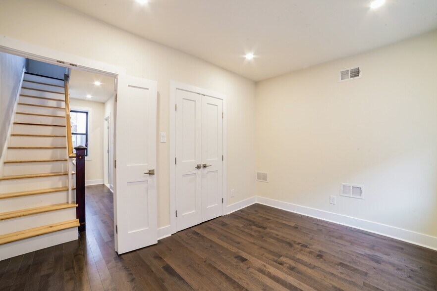 Building Photo - 1118 Titan St