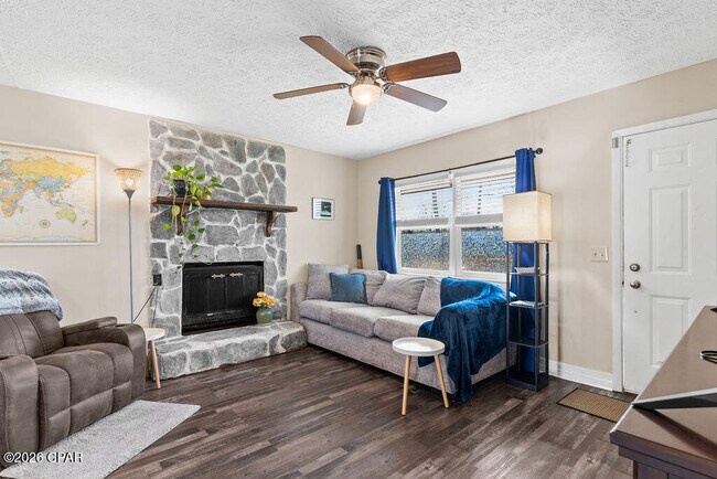 Building Photo - 808 Forestdale Ave