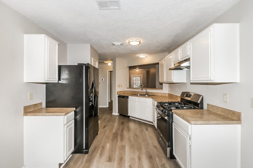 Building Photo - 16907 Dusty Mill Dr E