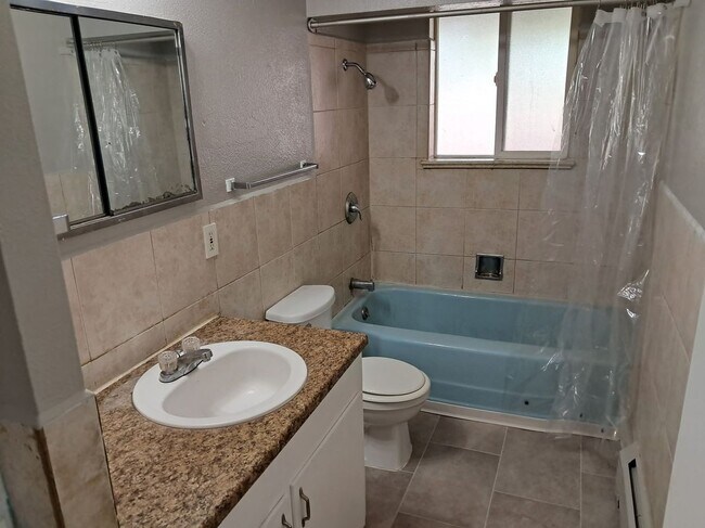 Building Photo - 1741 Clinton St