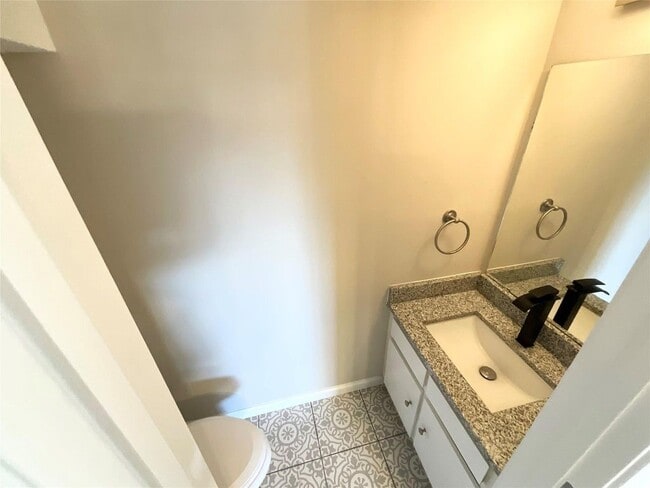 Building Photo - 1515 Sandy Springs Rd