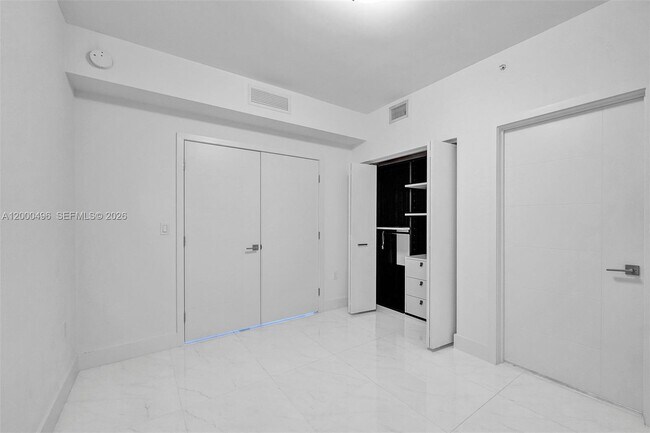 Building Photo - 301 Altara Ave