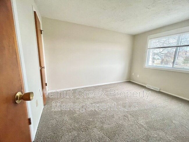 Building Photo - 5520 Beavercrest Dr