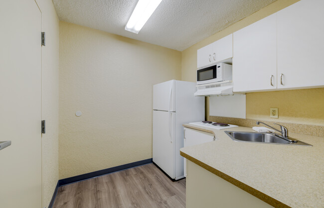 Building Photo - Furnished Studio-Fort Lauderdale-Cypress C...