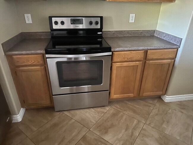 Building Photo - 7255 W Sunset Rd