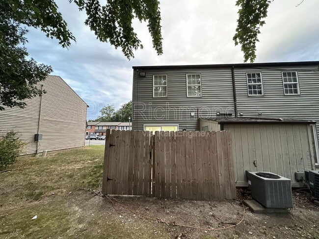 Building Photo - 1515 Stowmarket Ct