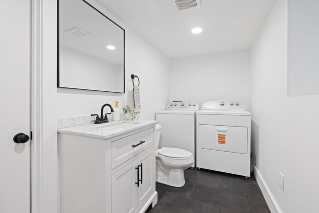 Building Photo - Cozy Completely Renovated Home Minutes fro...