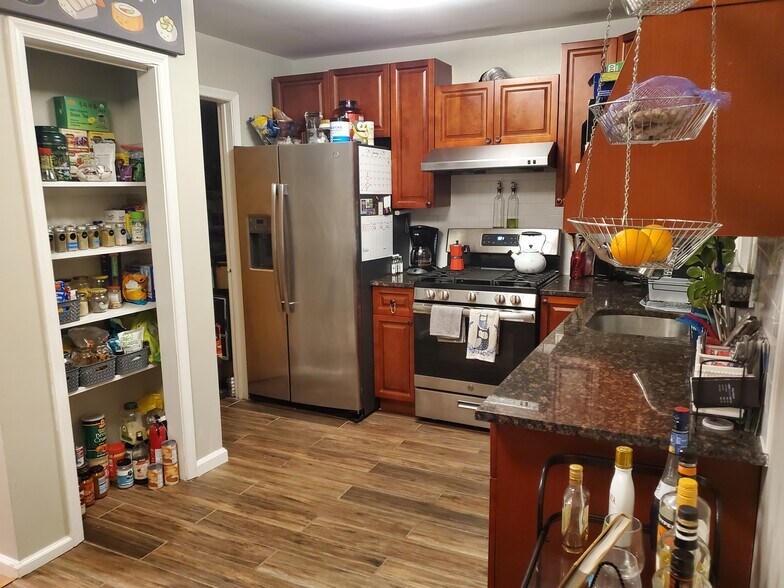 Building Photo - 1716 W Page St