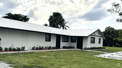 Building Photo - NEWLY RENOVATED SINGLE LEVEL 3 BEDROOM UNI...