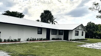 Building Photo - NEWLY RENOVATED SINGLE LEVEL 3 BEDROOM UNI...