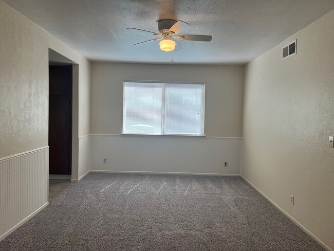 Building Photo - ROSEMONT 3 BR 2 BA House