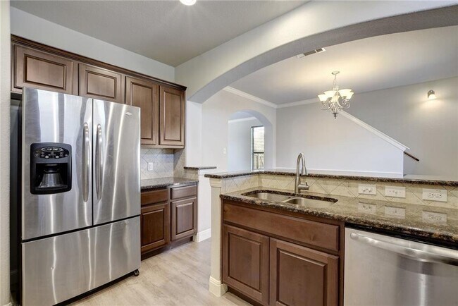 Building Photo - 430 Old Fitzhugh Rd