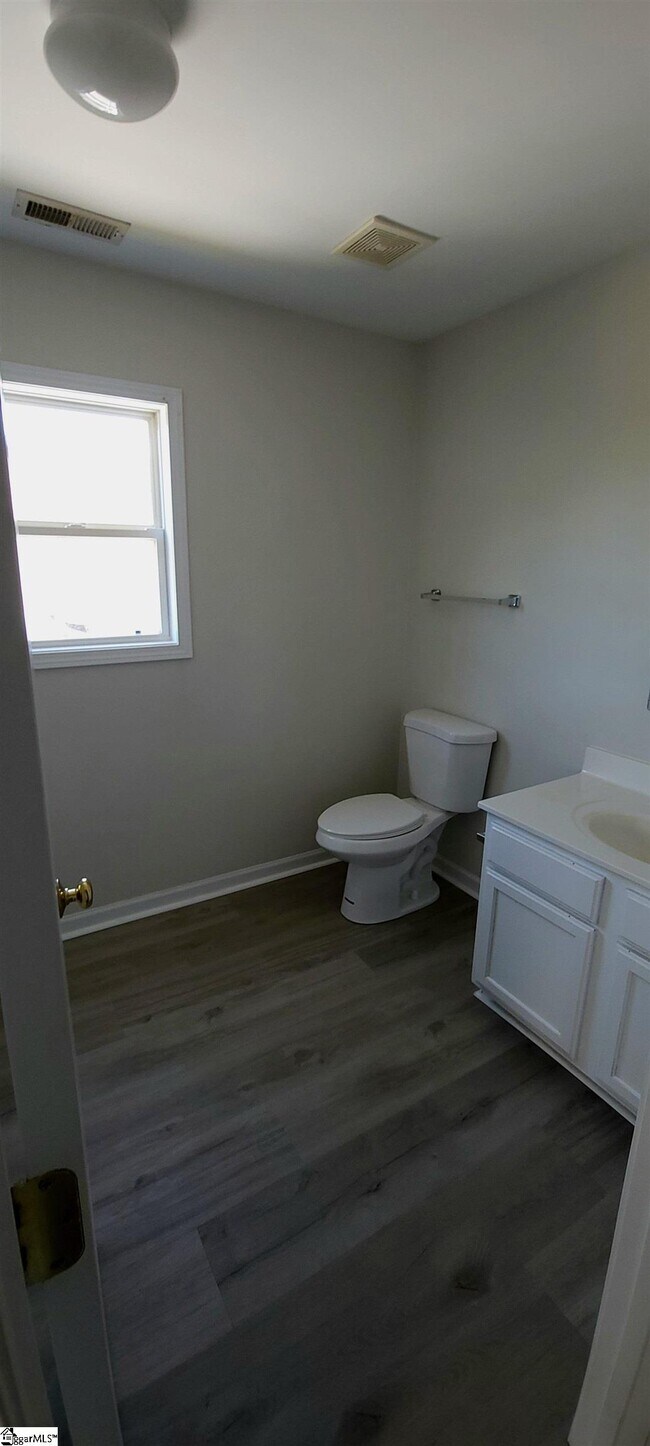 Building Photo - 107 Asteria St