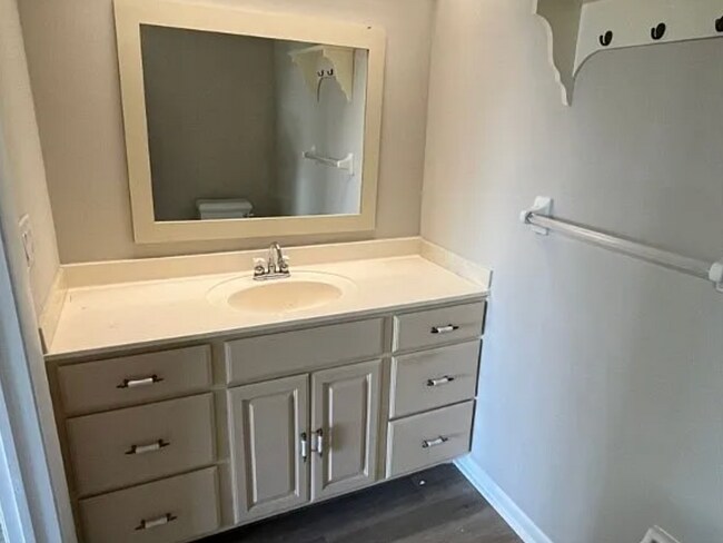 Building Photo - 6824 Sandtrap Dr N