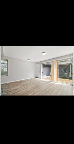 Building Photo - 9106 Jefferson Ave