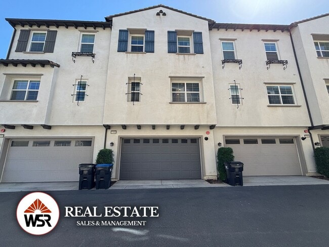 Building Photo - Stunning 4 Bedroom Townhome in the Heart of Chino Hills